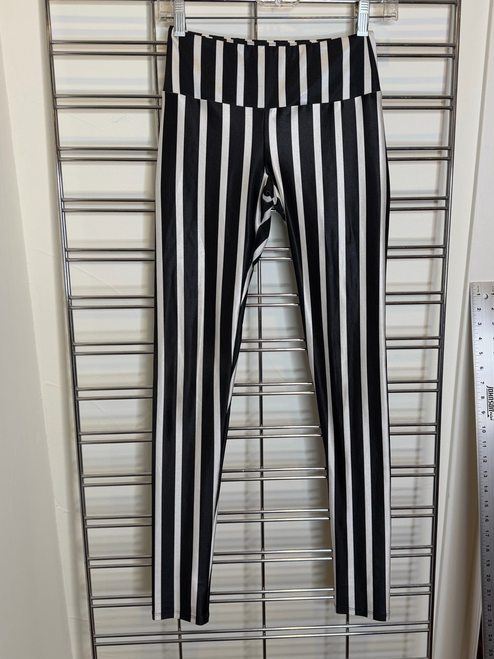 Goldsheep Black & White Vertical Stripe Leggings